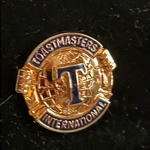 Vintage 1950s MCM Toastmaster International gold tone blue enamel lapel pin - Picture 7 of 12
